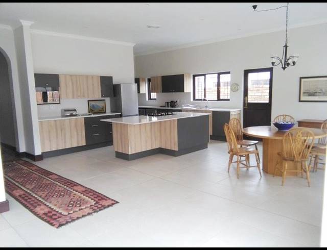 4 BEDROOM HOUSE RENTED IN RICHMOND HILL